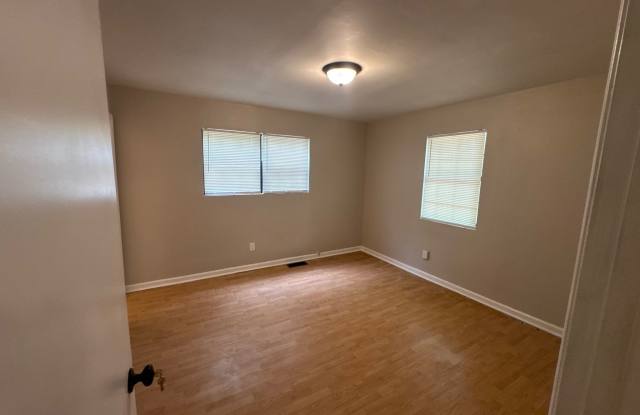 4527 Rolling Hill Dr