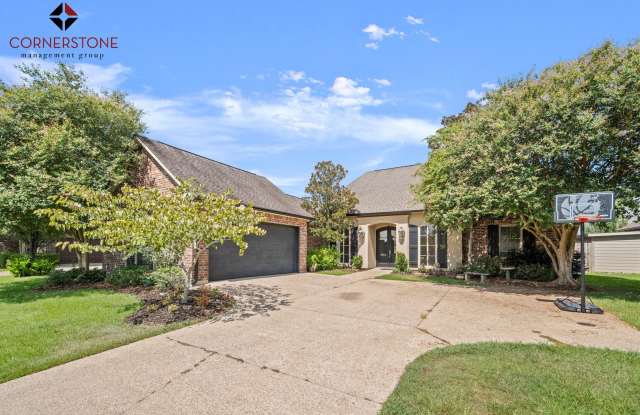 LOCATED OFF OF AIRLINE BY INDUSTRIPLEX! 4 BEDROOM, 3 BATHROOM!