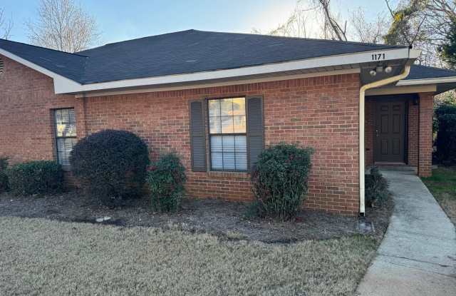 Spacious 3 Bed, 2 Bath Duplex with Lawn Care Included!