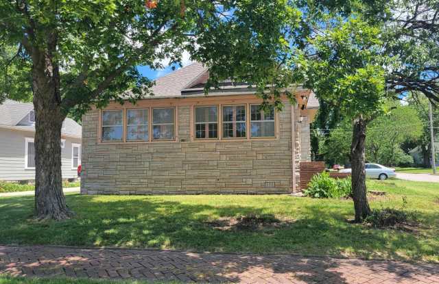 Gorgeous! Newly Remodeled 3 Bedroom 2 Bathroom Home!