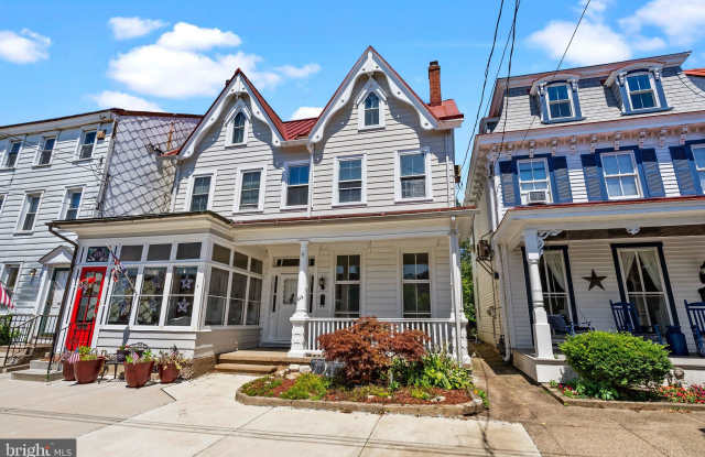411 RADCLIFFE STREET