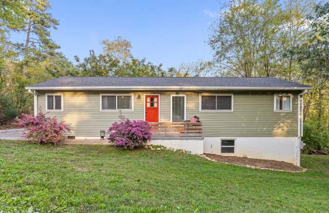 *1/2 OFF FEBRUARY RENT* Charming Cottage like Home in Brainerd | 4 Bed | 2 Bath | New Deck | Plenty of Parking