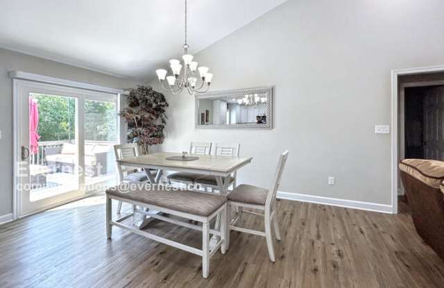 1518 Lakeview Parkway