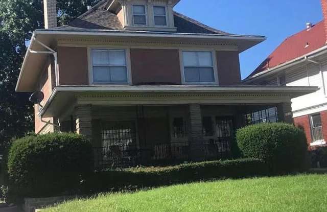 Photo of Beautiful 4 Bedroom / 1.5 Bathroom house