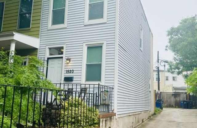 1520 CONSTITUTION Avenue NE