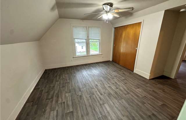 1308 11th Street E unit: 3