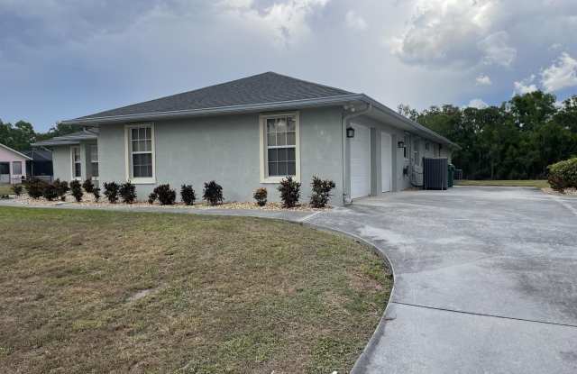 145 SW Hawthorne Circle