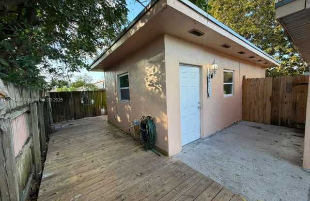 Photo of 450 Northwest 43rd Place