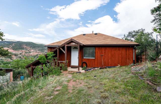 Manitou Cottage nestled in Nature