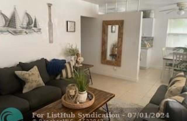 841 NE 40th St