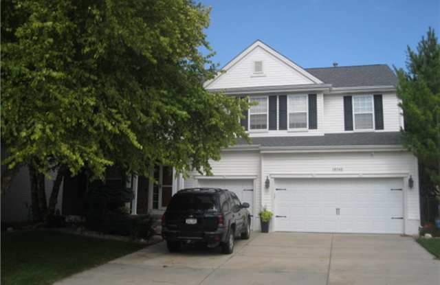 Move-in special. Beautiful 4 bed 2.5 bath 3000+sq ft