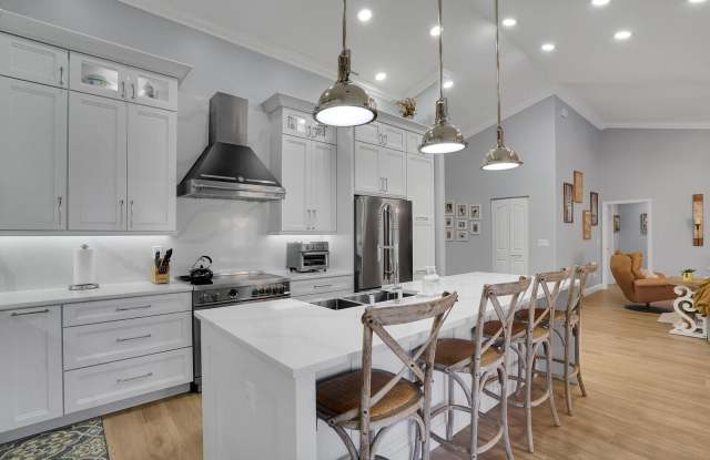 1313 Brampton Cove