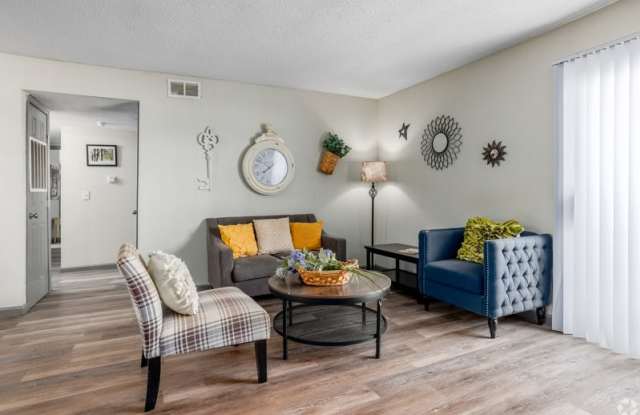 Photo of 401 Tinker Diagonal Apt 7