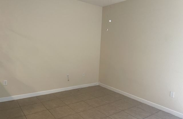 755 Southeast 32nd Terrace