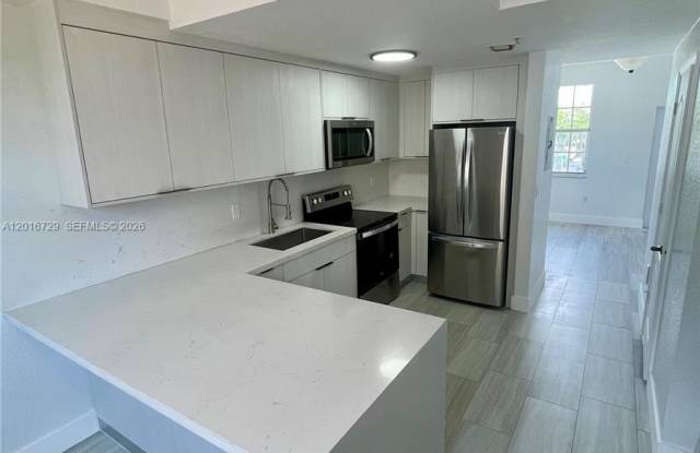 77 E 4th St