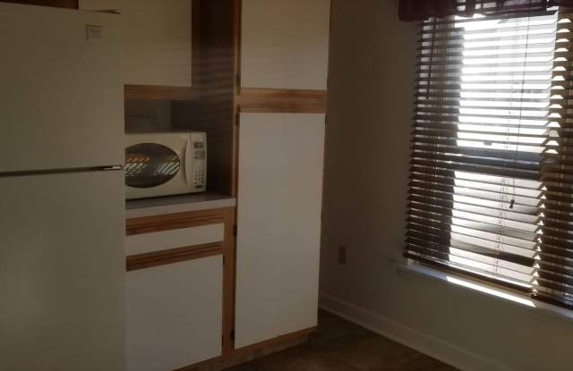 2BR/1.1BA Townhouse in Newark!
