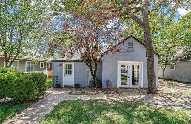 982 W Tarleton Street
