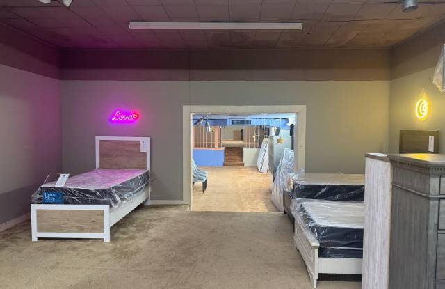 200 E LINCOLN Highway