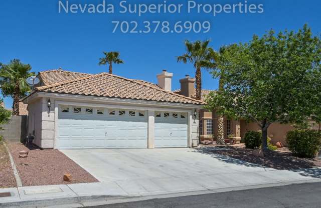 SE Single Story 3 Bedroom Home!!! Low Maintenance Desert landscape Front and back!!! Pet Friendly!!