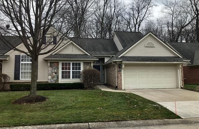 5584 WOODVIEW Drive - 5584 Woodview Drive, Sterling Heights, MI 48314