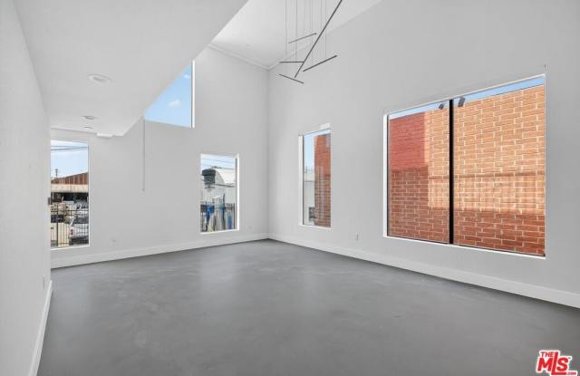 Photo of 2412 Eads St unit: 2