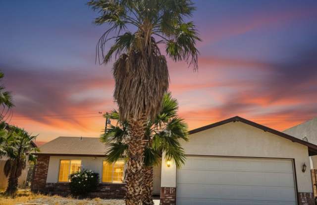 13715 El Rio Lane