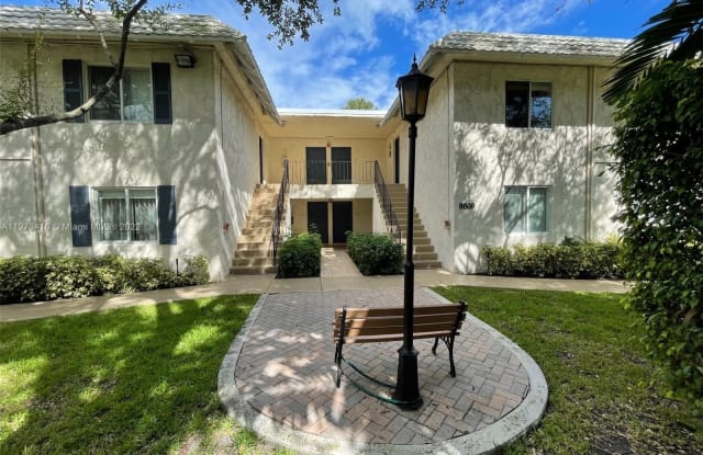 8609 SW 68th Ct - 8609 SW 68th Ct, Pinecrest, FL 33156