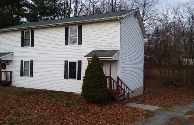 Christiansburg, 3 BR / 2.5 BA Available Now.