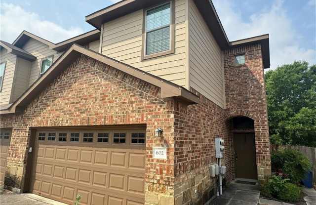 602 Creekside Circle