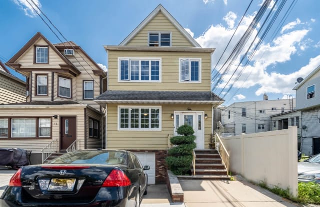 10 EAST 39TH ST - 10 East 39th Street, Bayonne, NJ 07002