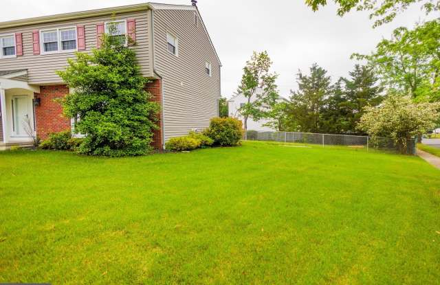 300 MACCLELLAND Avenue