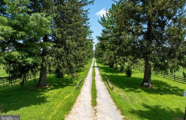 Photo of 1560 W DOE RUN Road