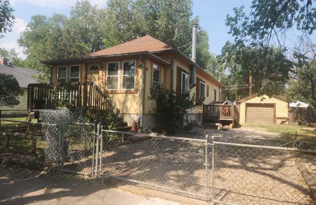 2 Bed Lower-Level unit in Old Colorado City!