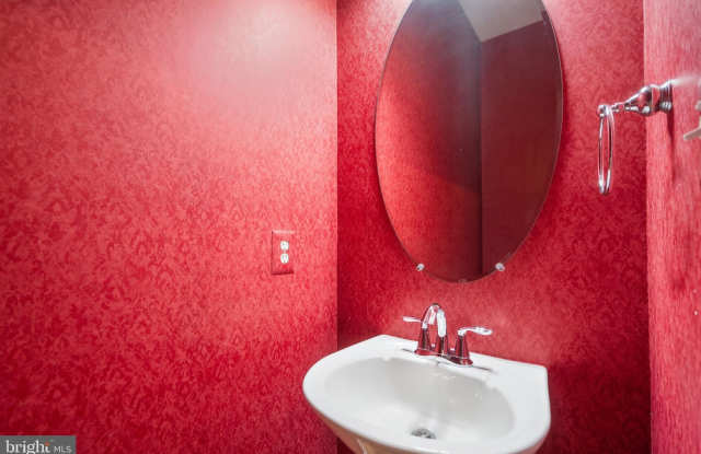 6081 MADISON POINTE Court