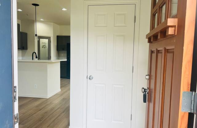 Wilsonville Villebois Community Offers Spacious End Unit Town Home