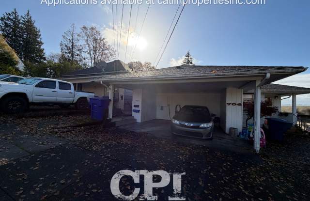 Photo of 704 1/2 Academy St.