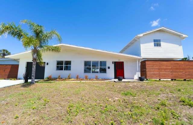 Photo of 321 Cornell Dr