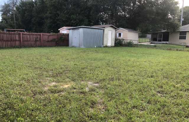 Lovely 3 Bedroom / 1 Bath Rental Home In Orange City Now Available