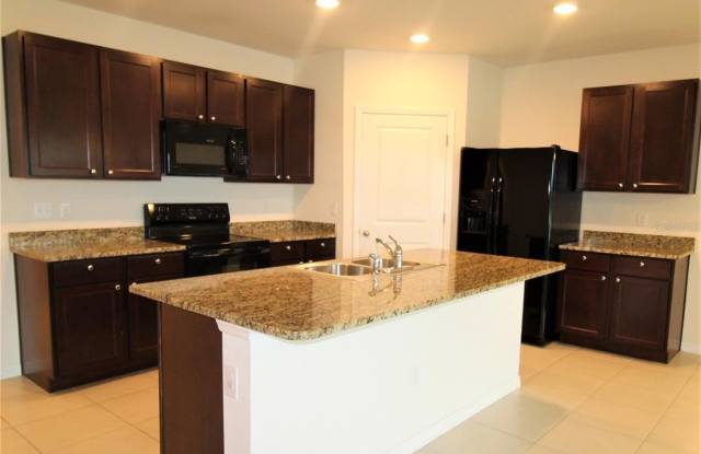 3925 PARK WILLOW AVENUE