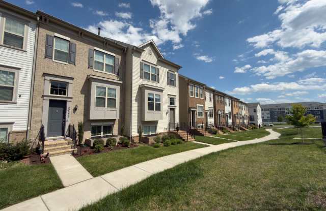 3-Level Luxury TH with Two-car garage - 4Bed/3.5Bath