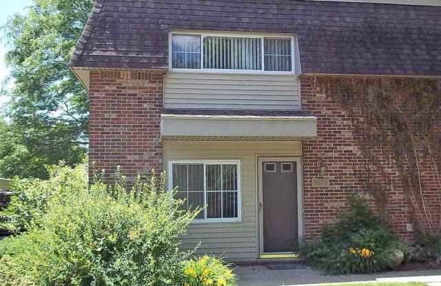 531 Longshore Dr Apt A - 531 Longshore Dr, Ann Arbor, MI 48105