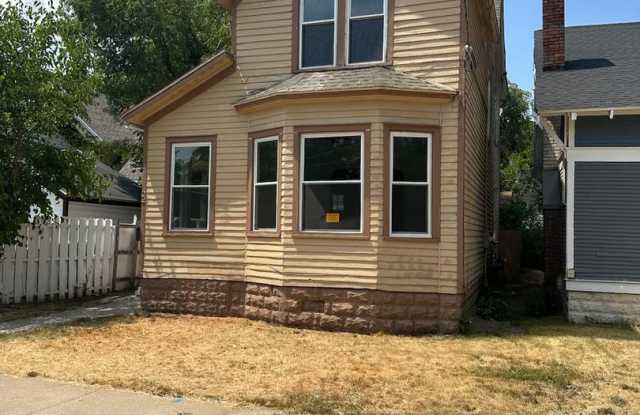 22 E Isabella Ave