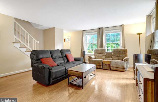 3049 S COLUMBUS STREET