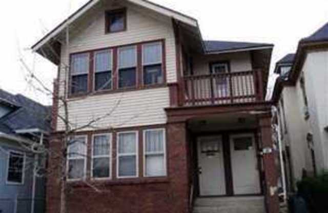 714 Burdick