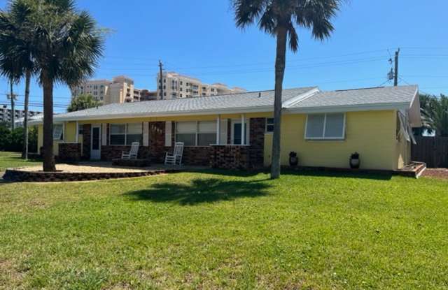 Photo of Half duplex close to the beach!