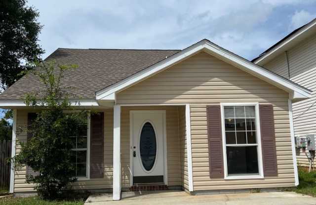 3476 Two Sisters Way Pensacola, FL 32505 MOVE IN SPECIAL!! Waived $350 Cleaning Fee!!!!!