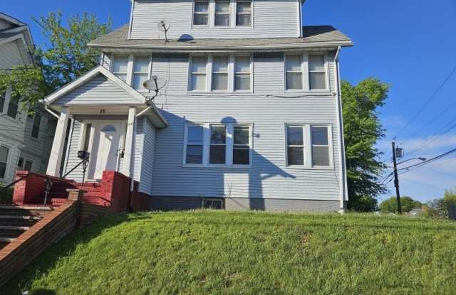 843 Chancellor Ave
