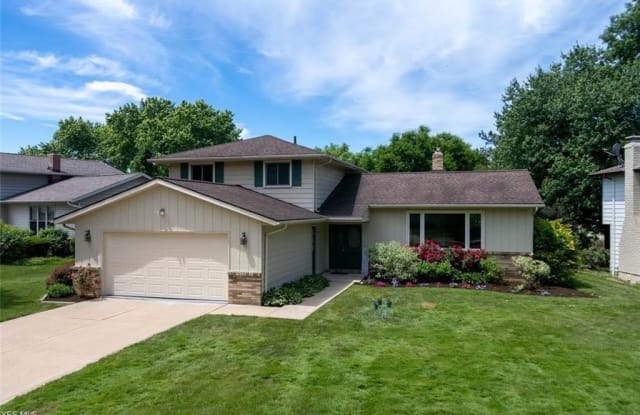 32936 North Roundhead Dr - 32936 North Roundhead Drive, Solon, OH 44139