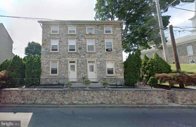 Photo of 667 EASTON Road unit: Rear