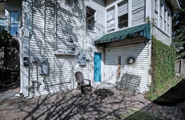 910 Carlisle St. - B (Fully Furnished & All Utilities & Internet Included)